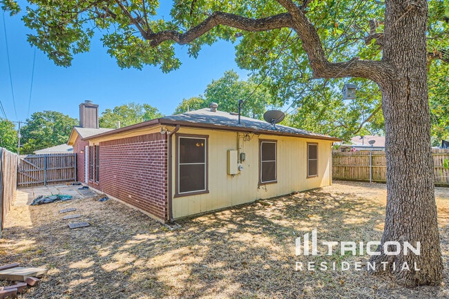 Building Photo - 1102 Glen Creek Dr
