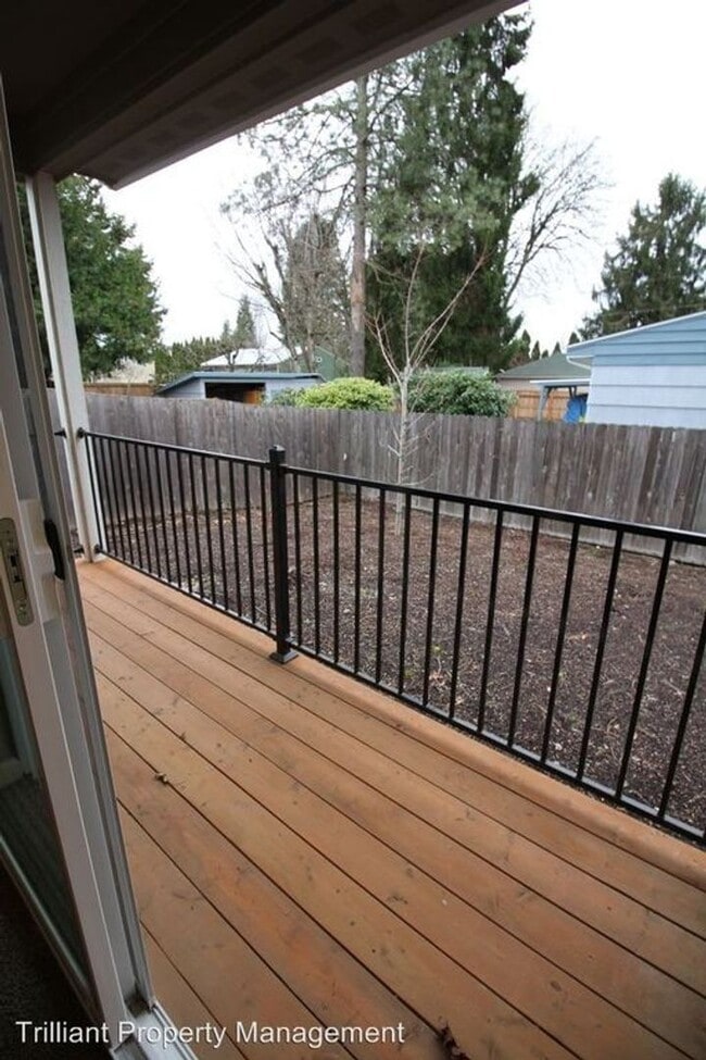 Building Photo - NICE 3 Bedroom 2 & 1/2 Bath 2-Story Duplex...