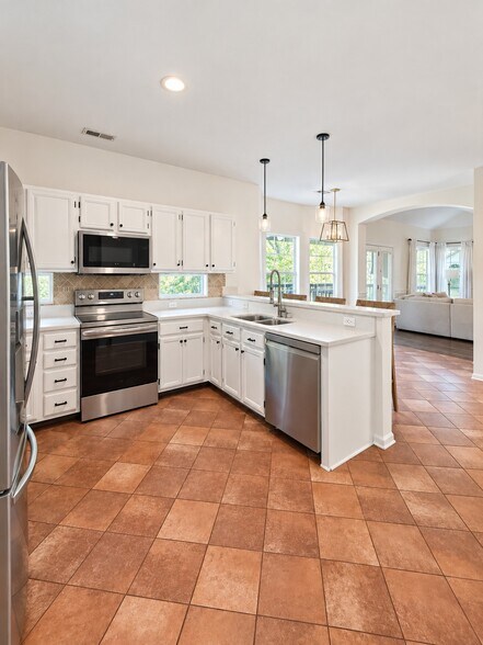 Building Photo - 933 S Woodstone Ln