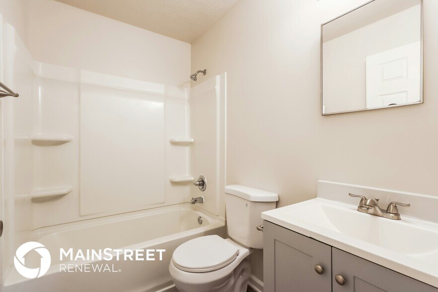 Building Photo - 2900 Wyandotte Ave