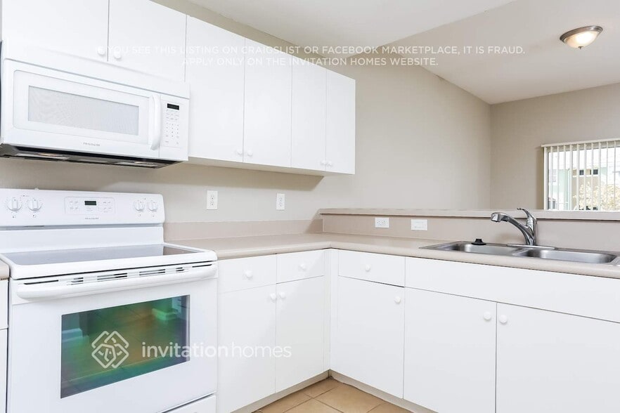 Building Photo - 10903 NW 83rd St