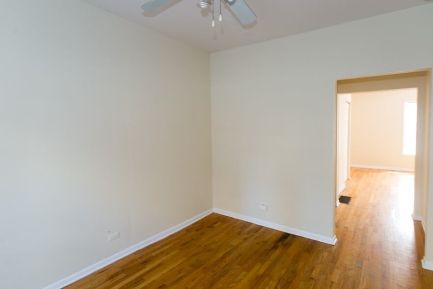 Building Photo - 629 W Barry Ave