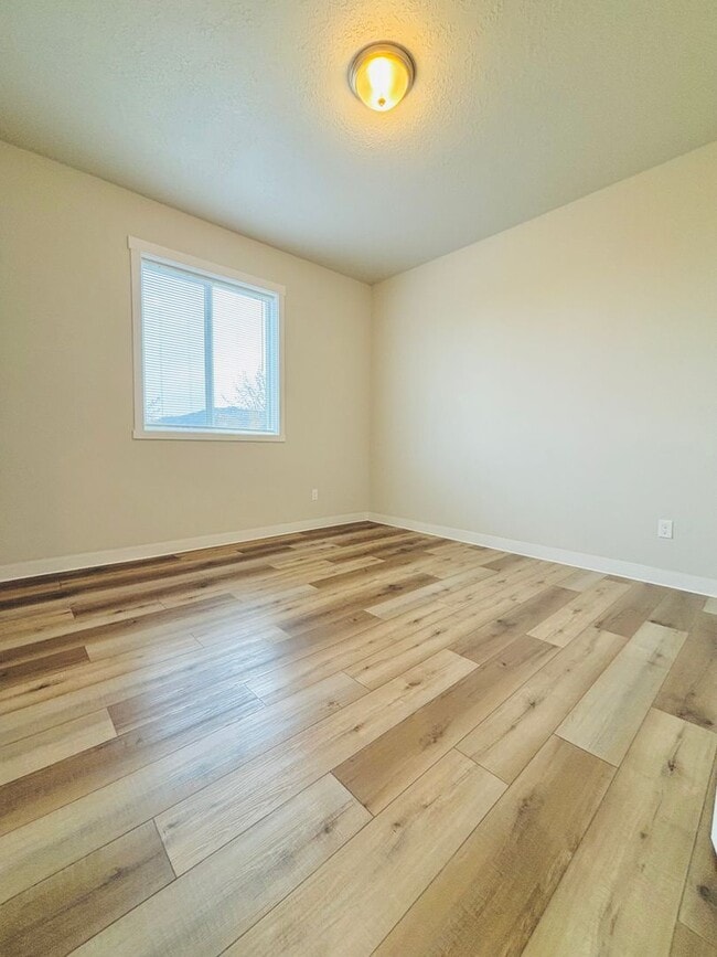 Building Photo - 2418 Leonard Ln