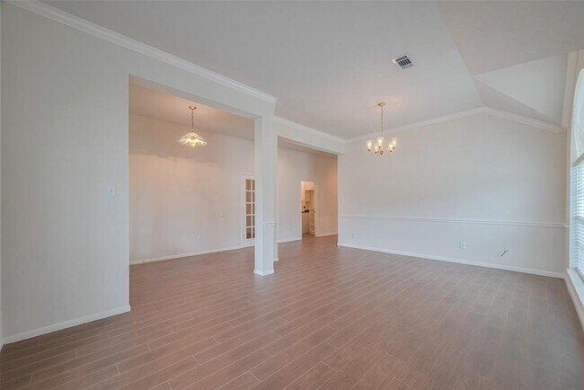 Building Photo - 11106 Fairway Dr
