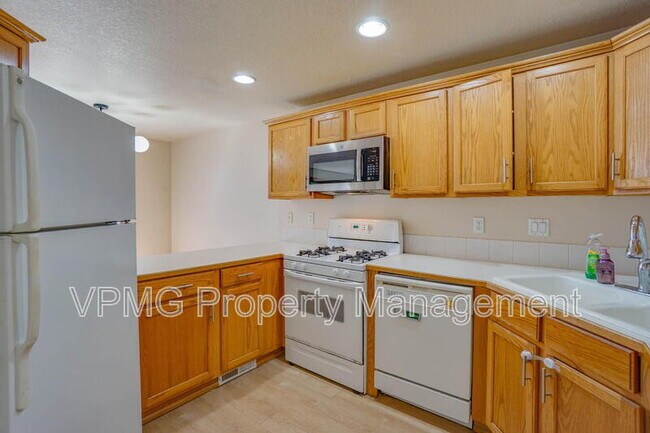 Building Photo - 5502 NE 89th Ave