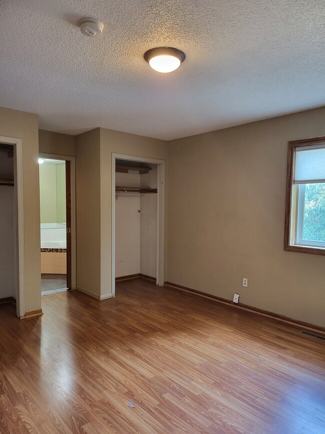 Building Photo - 14449 Hollow Park Ln