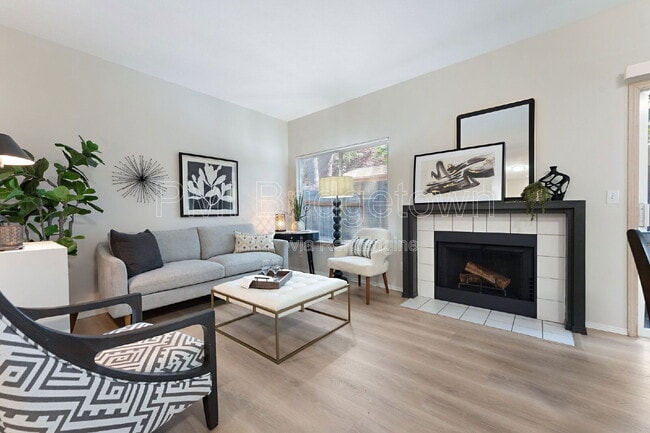 Building Photo - 2026 Virginia Ln