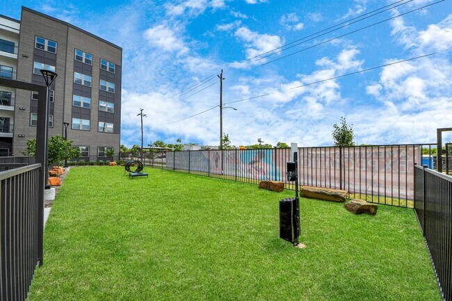 Building Photo - 1617 Enid St