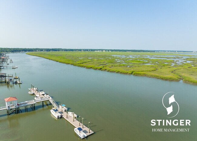 Building Photo - 14 Hayek St