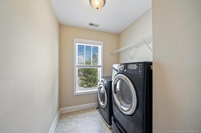 Building Photo - 204 Executive Dr