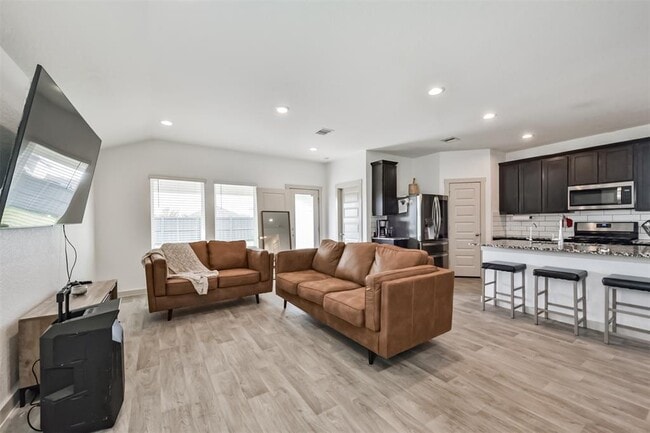 Building Photo - 918 Betsy Hl Dr