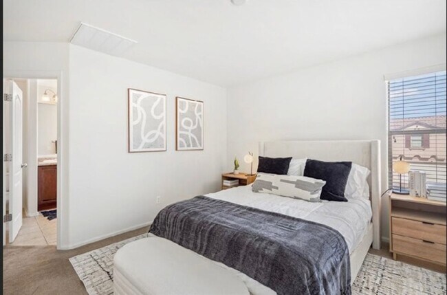 Building Photo - Nice 3 Bedroom Home In Phoenix
