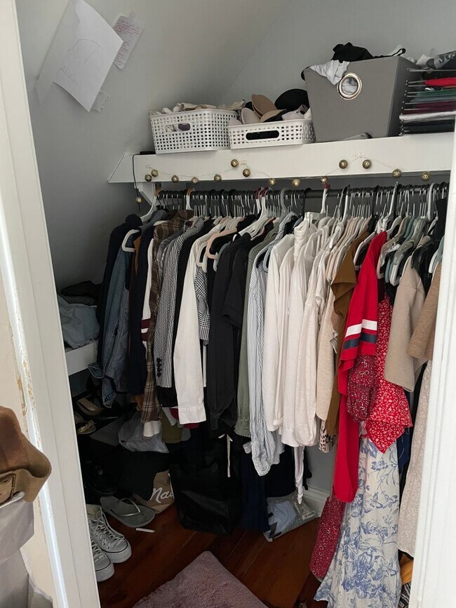 Building Photo - Spacious 2BD/2.5 BATHS! Across from Langen...