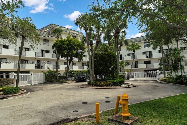 Building Photo - 6901 Edgewater Dr