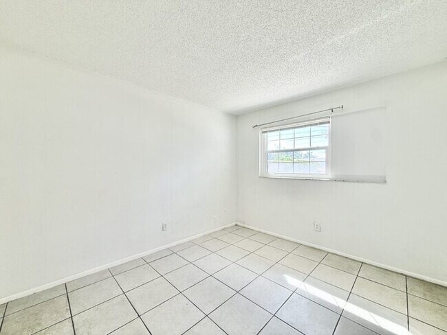 Building Photo - 2658 Sunny Breeze Ave