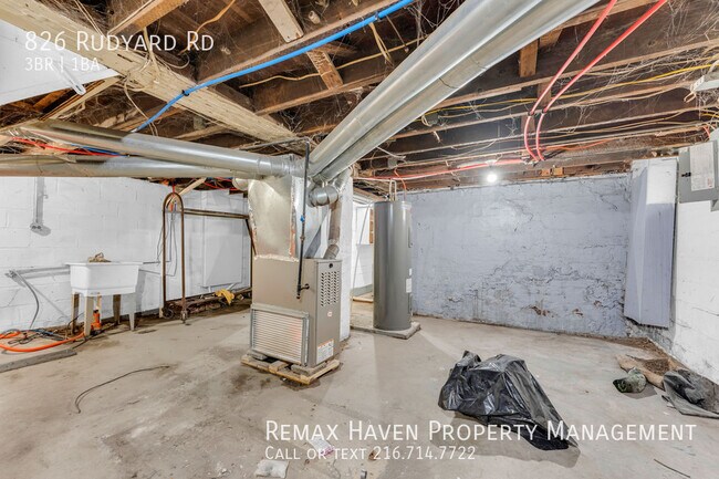 Building Photo - 826 Rudyard Rd