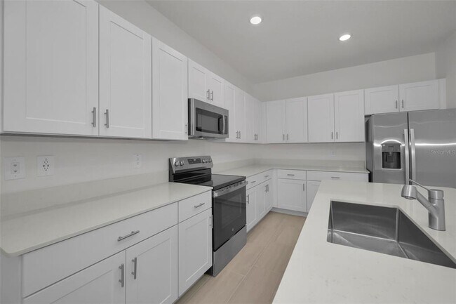 Building Photo - 18200 Pleasantview Blvd