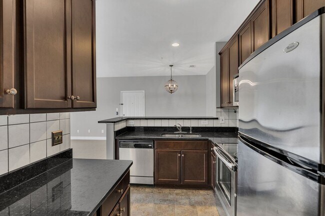 Building Photo - Stylish Condo with Balcony Views in South Nashville