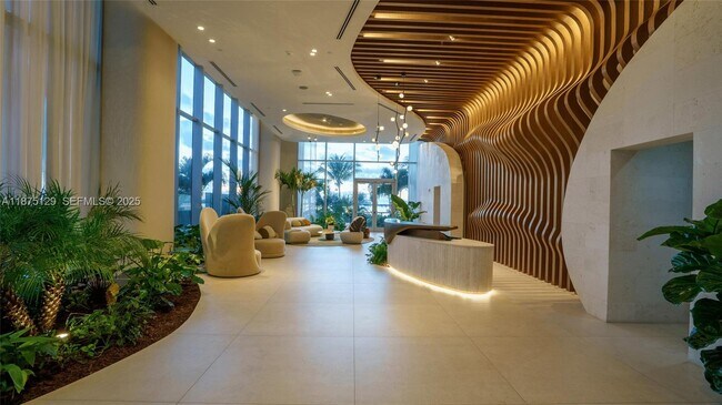 Building Photo - 700 NE 24th St