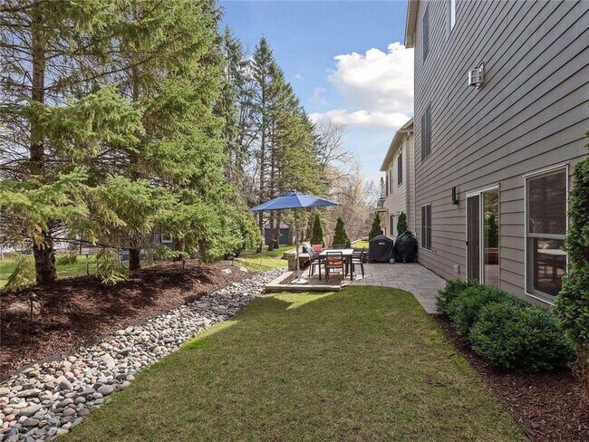 Building Photo - 6484 Ivy Way