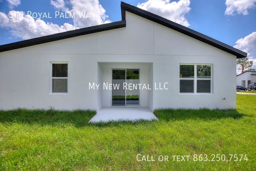 Building Photo - 300 Royal Palm Wy