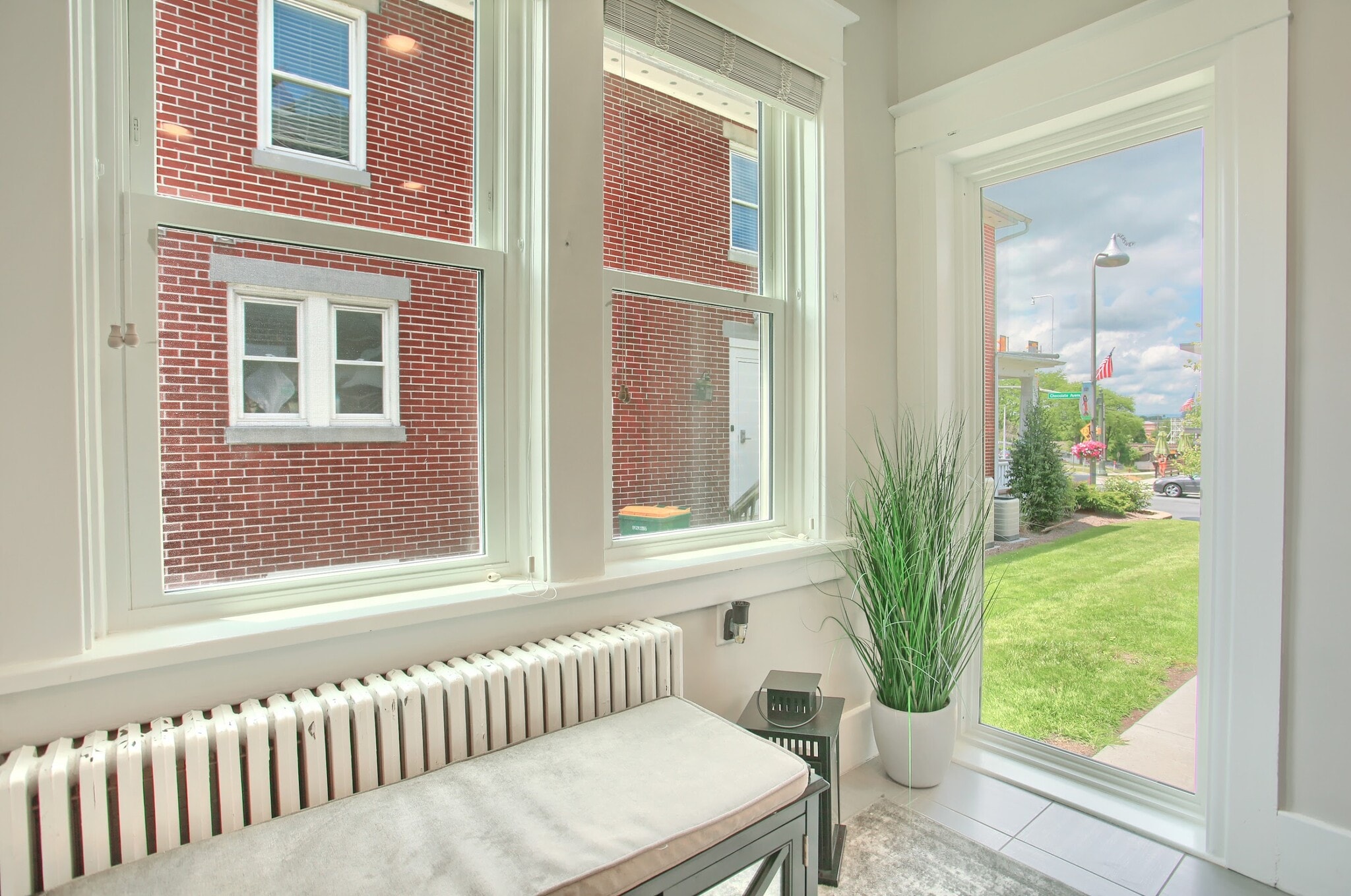 Building Photo - 144 W Chocolate Ave