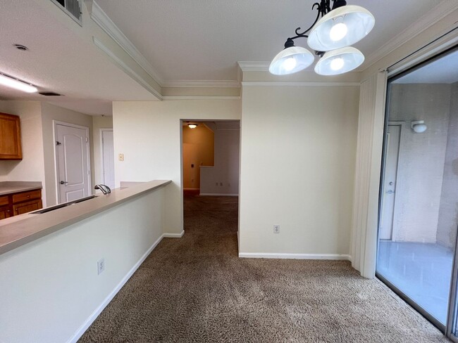Building Photo - Perfect apartment waiting for you!
