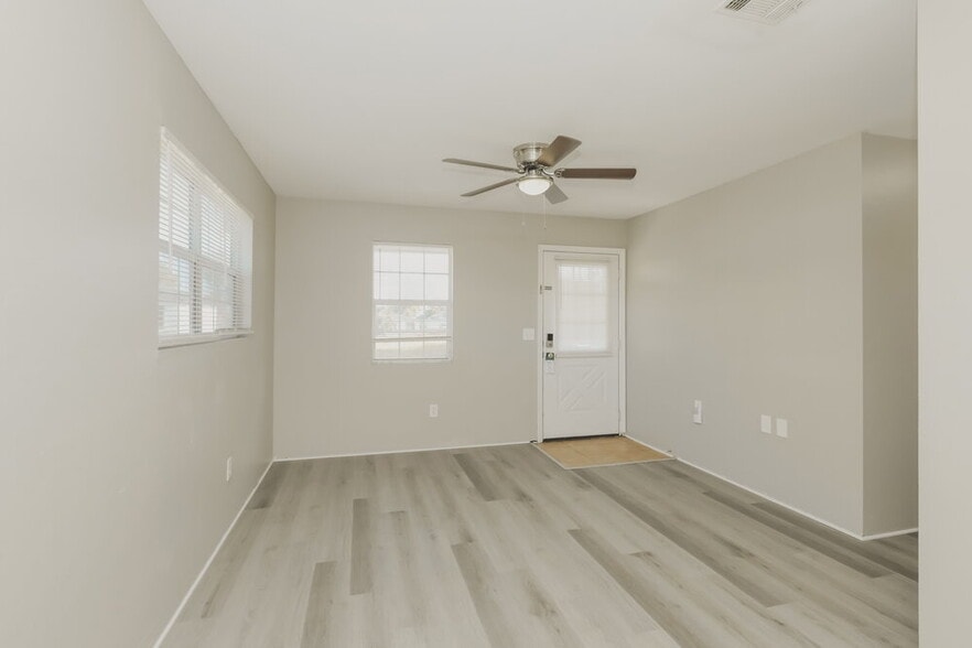 Building Photo - 5407 3rd St W