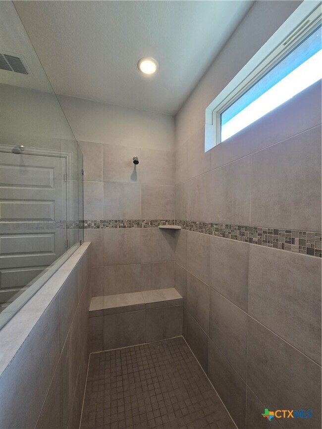 Building Photo - 1324 Spring Row St