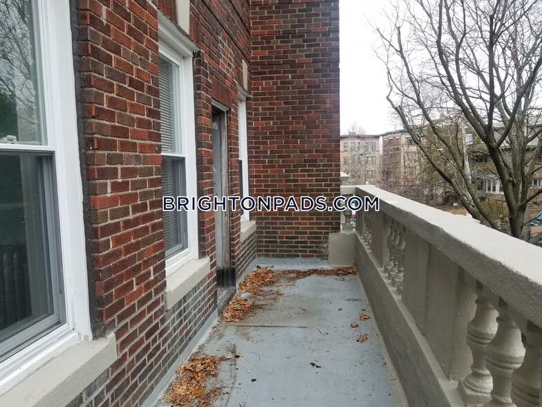 Building Photo - 15 Egremont Rd