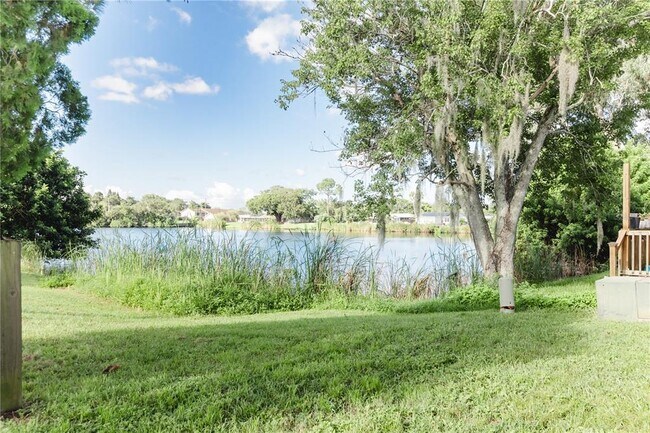 Building Photo - 6520 Meadowbrook Ln