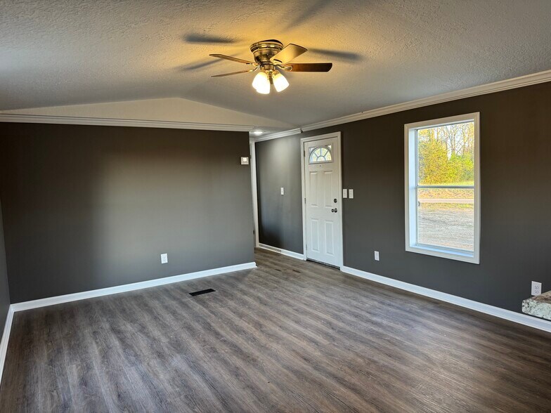 Building Photo - 178 Layman Rd