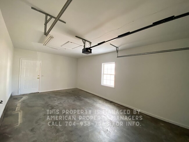 Building Photo - 501 Martin Cir