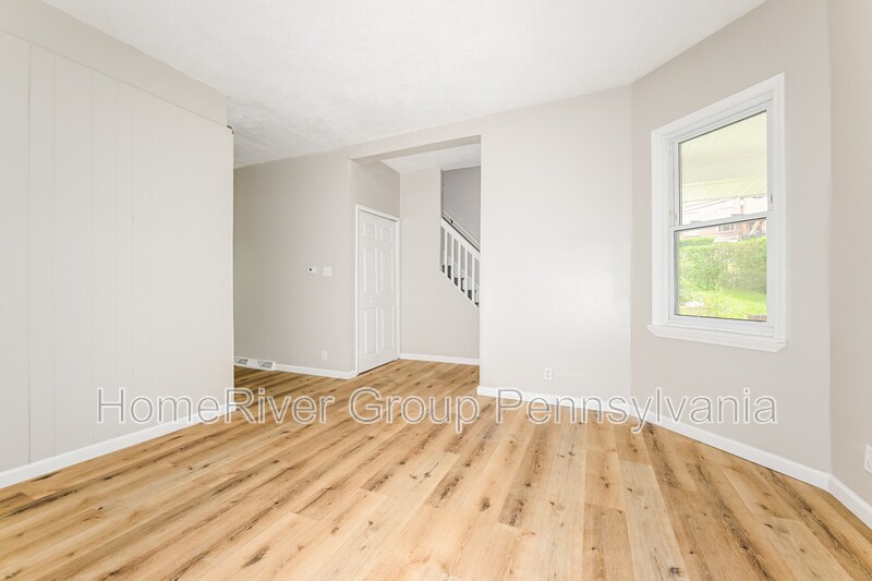 Building Photo - 408 Leslie St