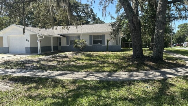 Building Photo - 821 Turtle Mound Dr