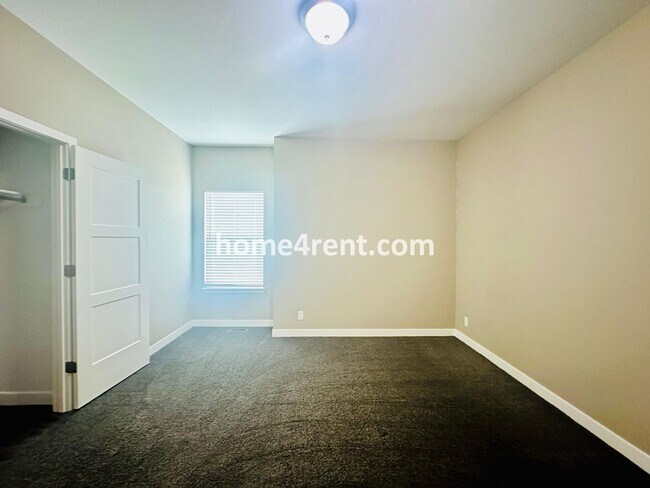 Building Photo - Ranch Style Home w/ Updated Kitchen, including SS Appliances and Granite Counters Plus a Large Un...