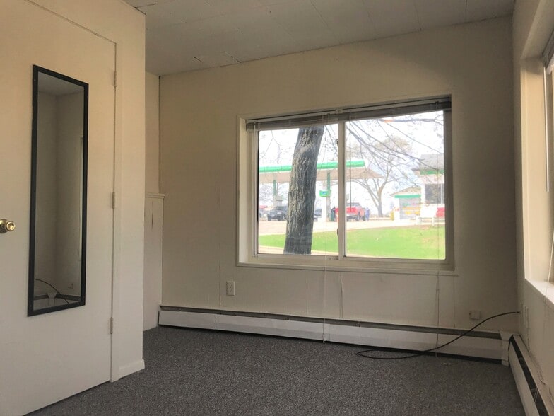 Building Photo - 6418 University Ave