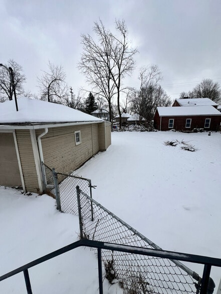 Building Photo - 101 W Palmer Ave