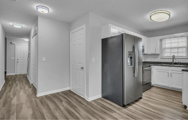 Building Photo - Adorable 3BD/2BA home in Murfreesboro with deck & attached garage!