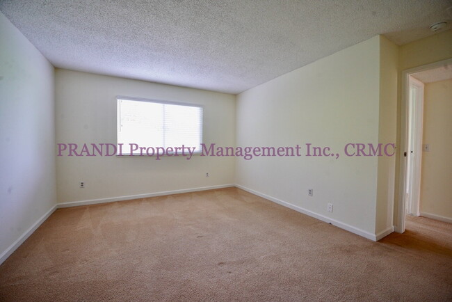 Building Photo - Charming Novato Apartment with Great Light...