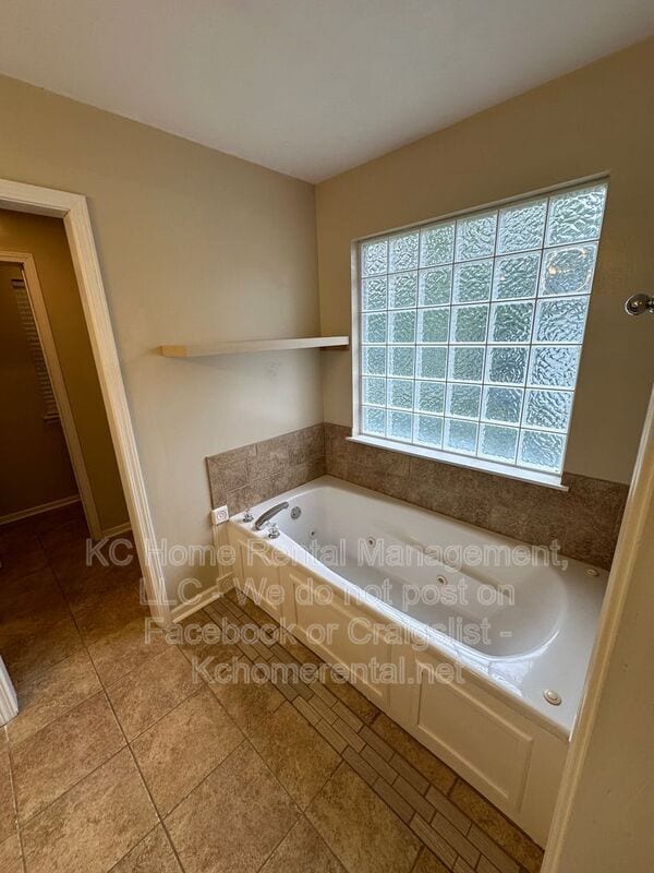 Building Photo - 625 NW Rosaceae Dr