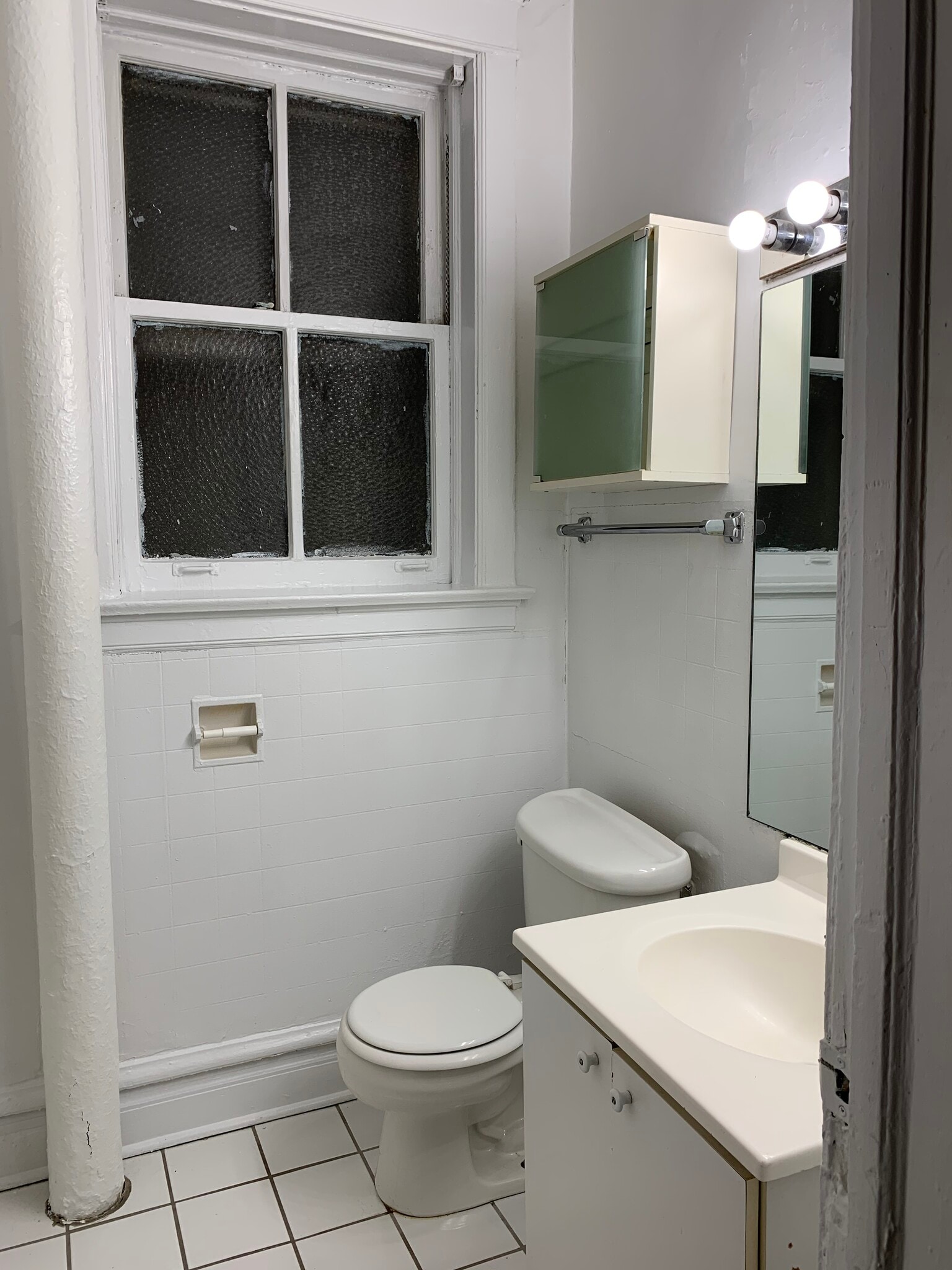 Building Photo - 3606 N Racine Ave