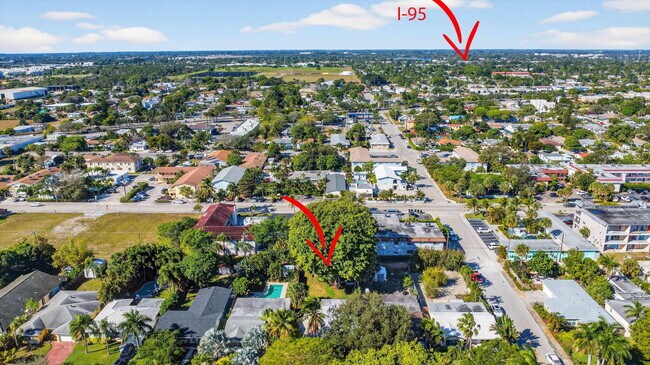 Building Photo - 1511 S Palmway