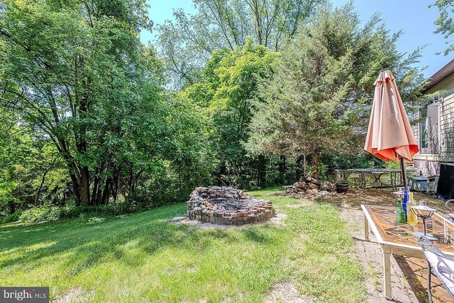 Building Photo - 7221 Hillview Dr