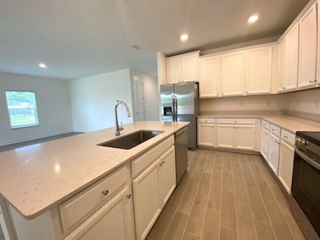 Building Photo - Beautiful 4 Bedroom Home in Wexford Reserve!