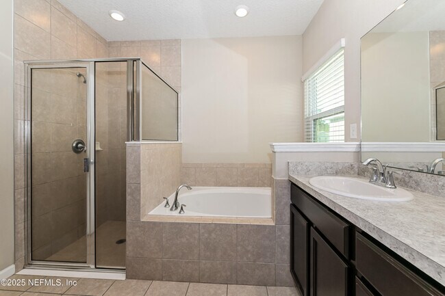 Building Photo - 203 Stone Arbor Ln