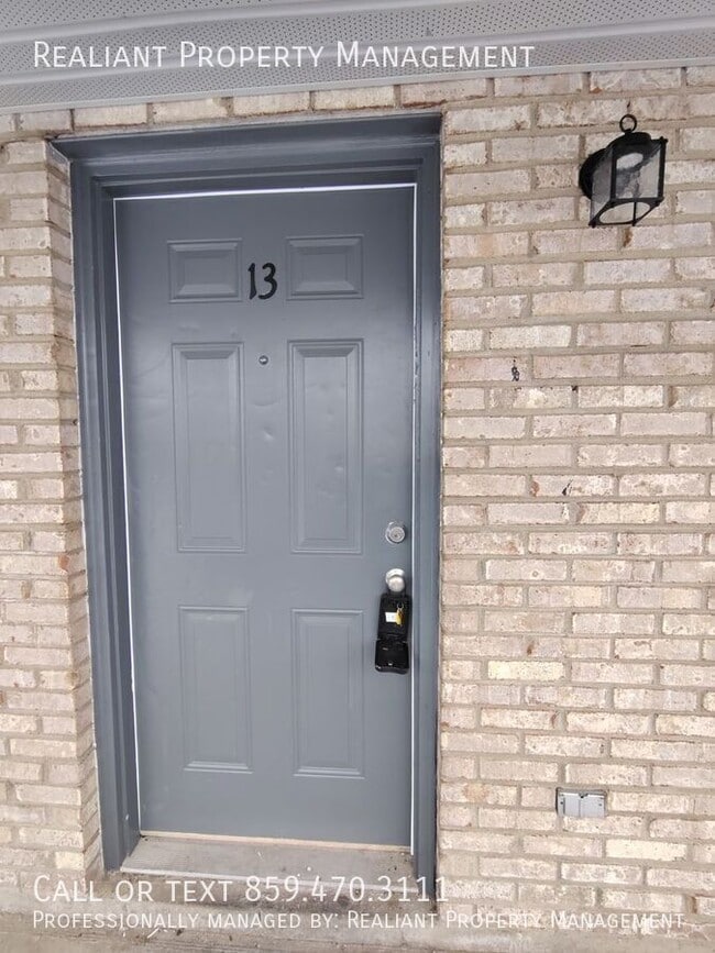 Building Photo - 31 Hurley St