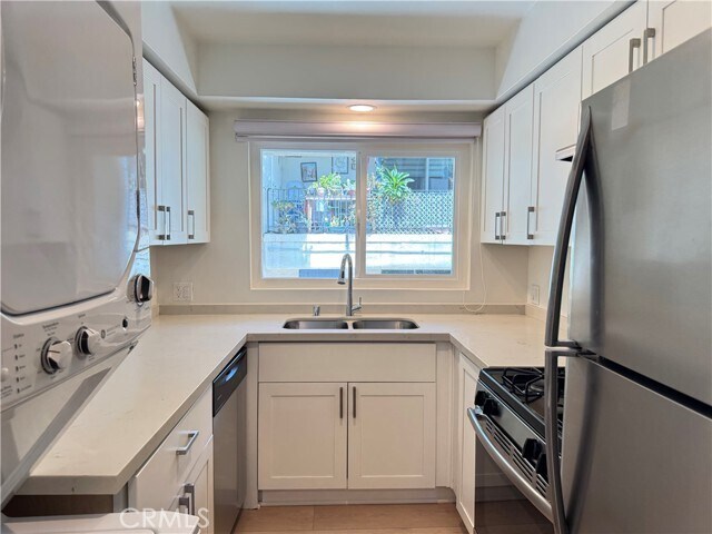 Building Photo - 251 N Oakland Ave