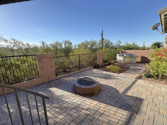 Building Photo - Dove Mountain 4 bedroom with Den 3,277 sq ft 3 car tandem garage