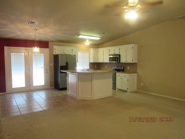 Building Photo - Great Eastside Home!